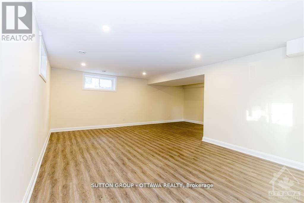 












571 MUTUAL STREET

,
Ottawa,




Ontario
K1K1C5


