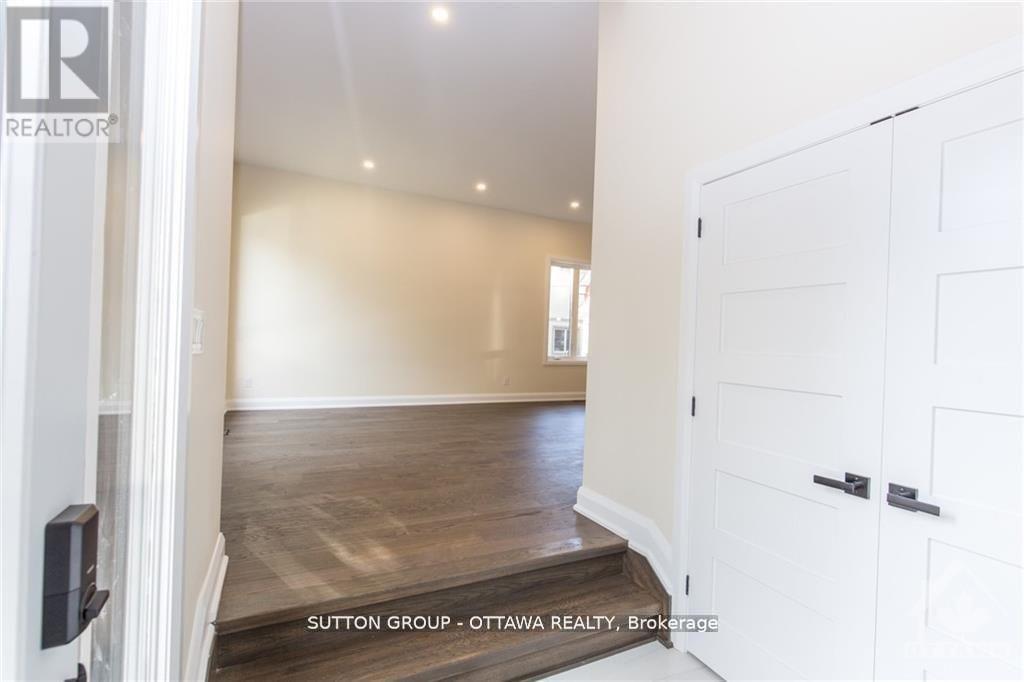 












571 MUTUAL STREET

,
Ottawa,




Ontario
K1K1C5

