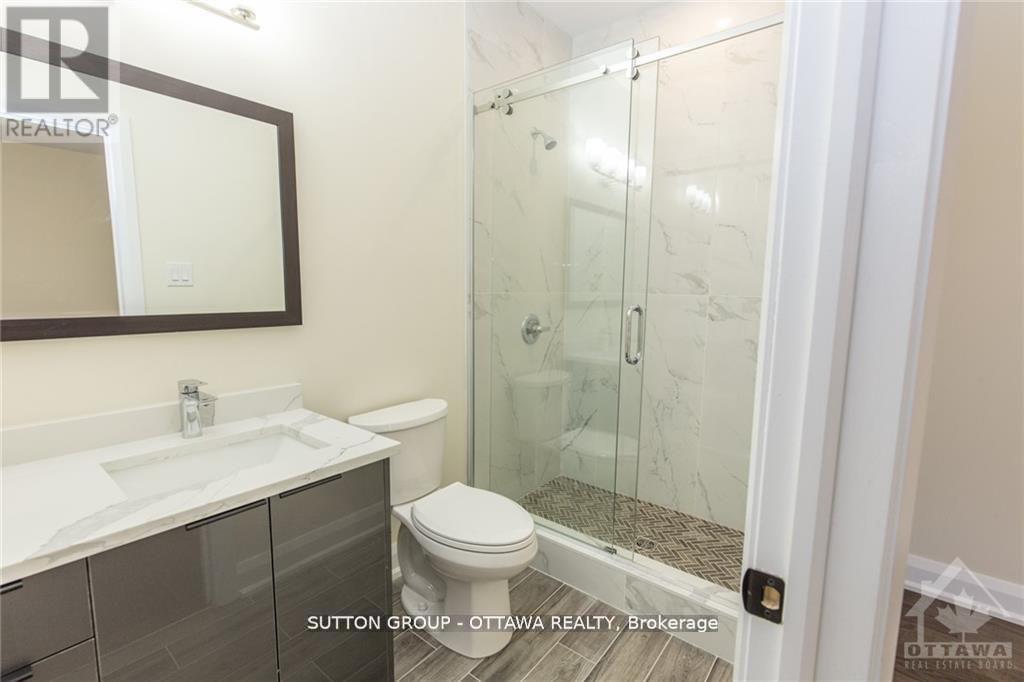 












571 MUTUAL STREET

,
Ottawa,




Ontario
K1K1C5

