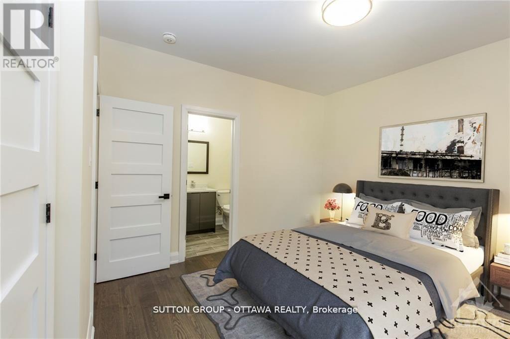 












571 MUTUAL STREET

,
Ottawa,




Ontario
K1K1C5

