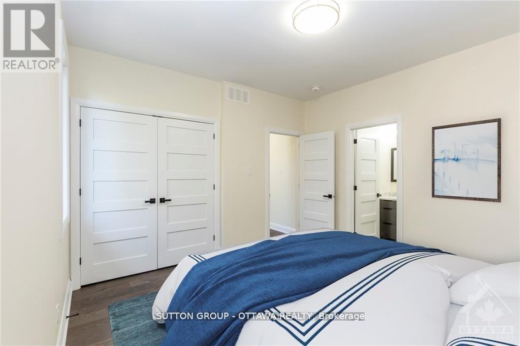 












571 MUTUAL STREET

,
Ottawa,




Ontario
K1K1C5

