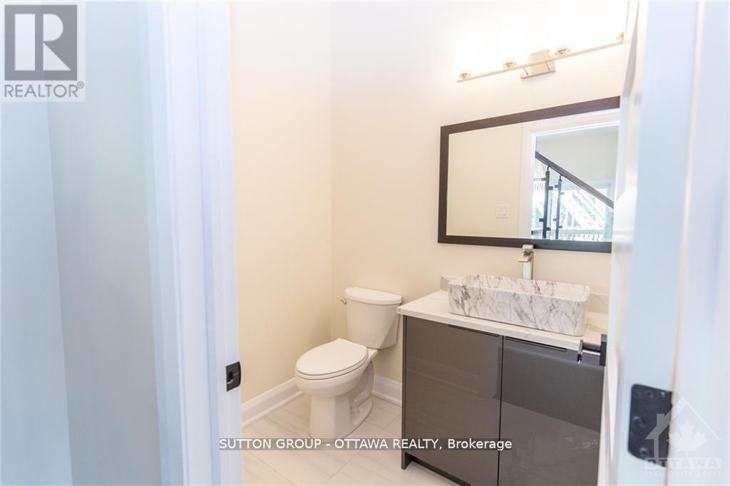 












571 MUTUAL STREET

,
Ottawa,




Ontario
K1K1C5

