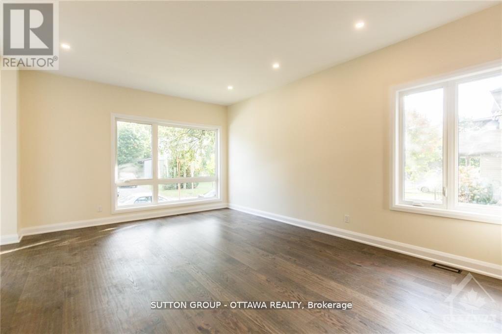 












571 MUTUAL STREET

,
Ottawa,




Ontario
K1K1C5

