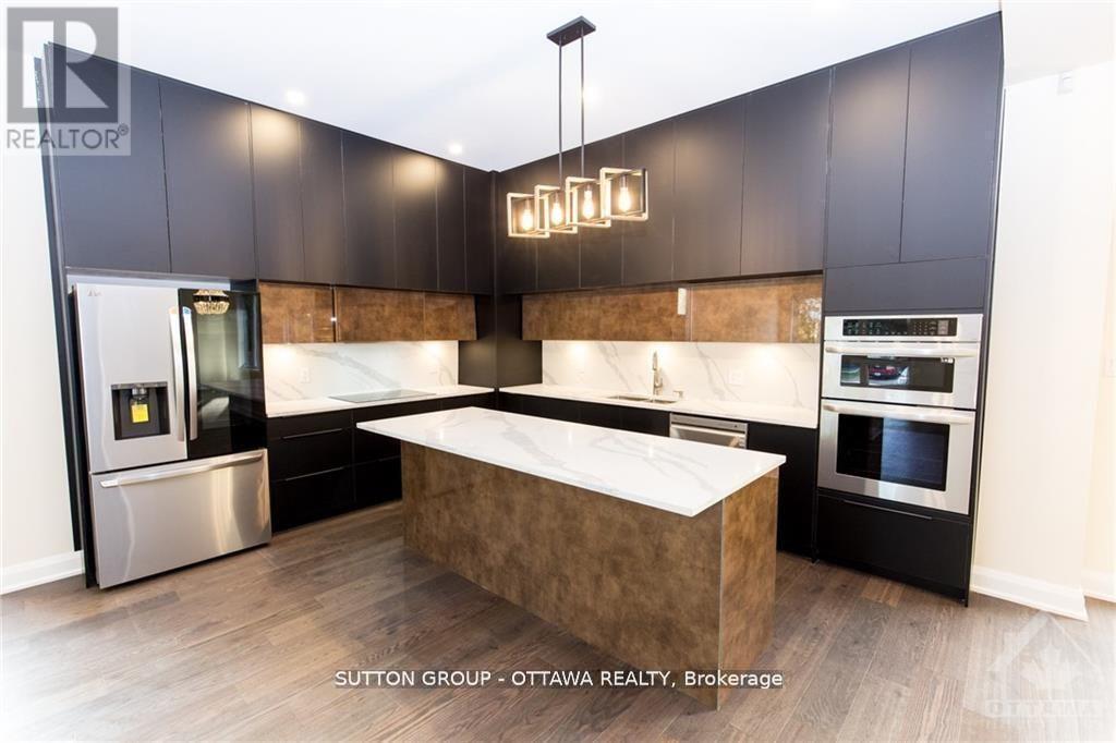 












571 MUTUAL STREET

,
Ottawa,




Ontario
K1K1C5

