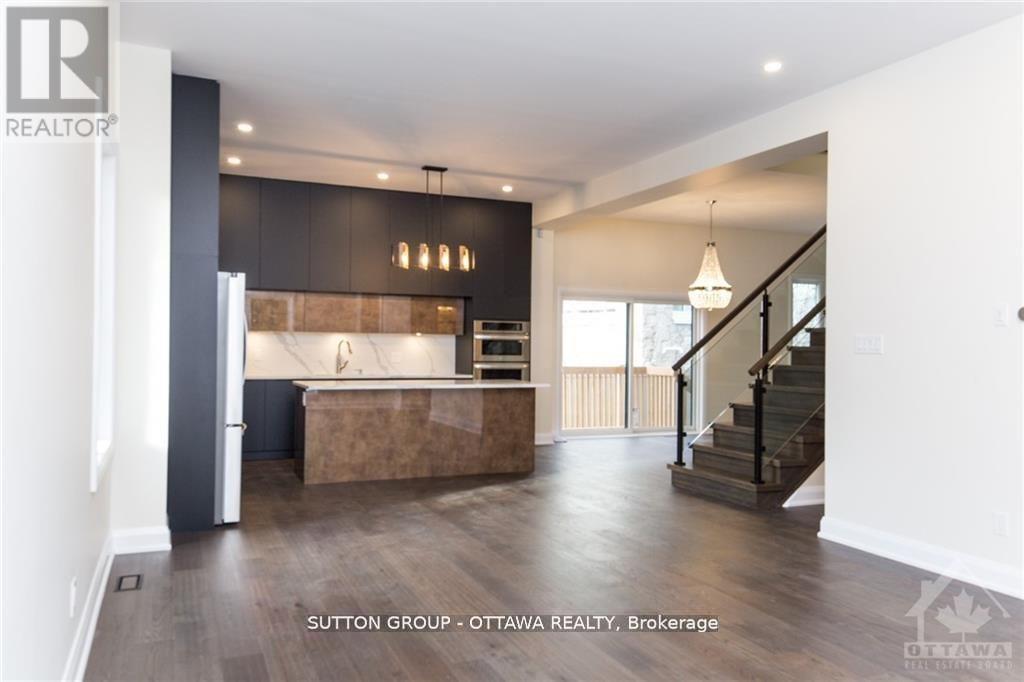 












571 MUTUAL STREET

,
Ottawa,




Ontario
K1K1C5

