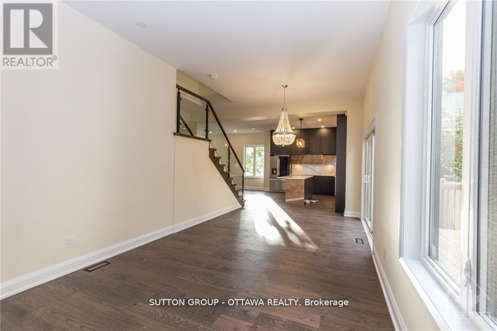 












571 MUTUAL STREET

,
Ottawa,




Ontario
K1K1C5

