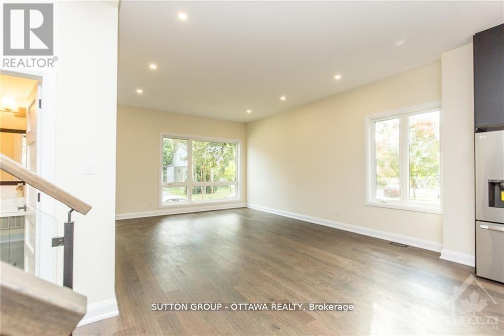 












571 MUTUAL STREET

,
Ottawa,




Ontario
K1K1C5

