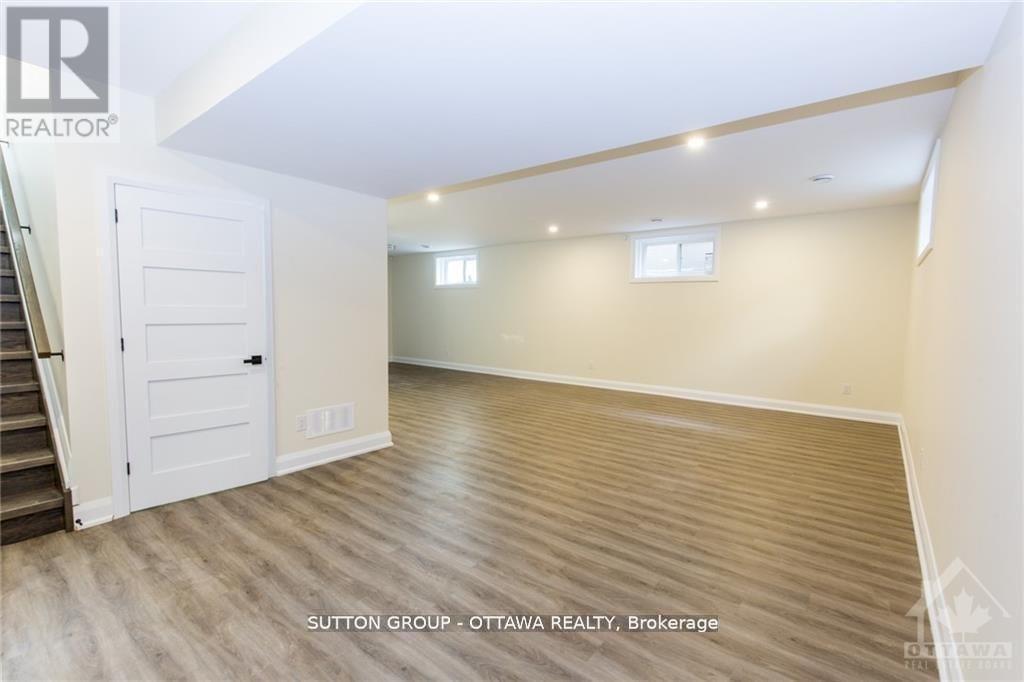 












571 MUTUAL STREET

,
Ottawa,




Ontario
K1K1C5

