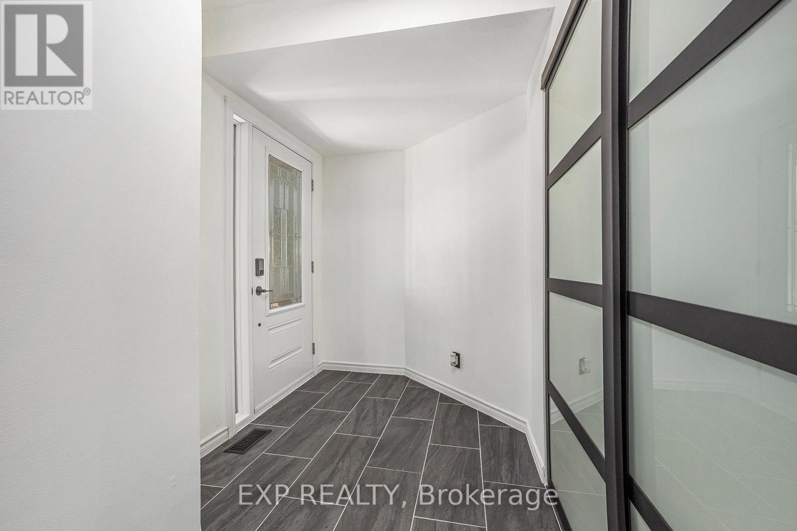 












33 BRIDLE PARK DRIVE

,
Ottawa,




Ontario
K2M2E2

