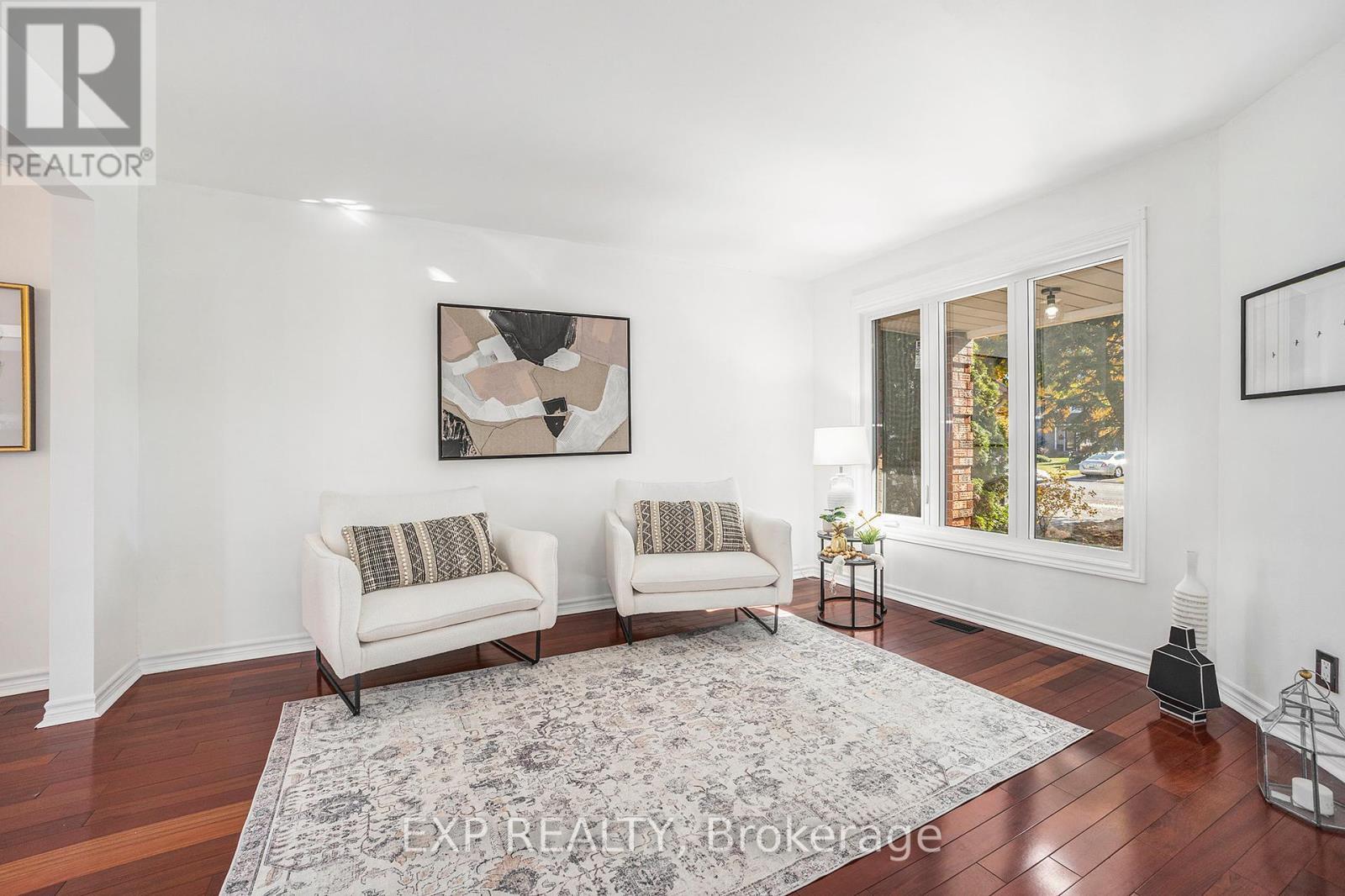 












33 BRIDLE PARK DRIVE

,
Ottawa,




Ontario
K2M2E2

