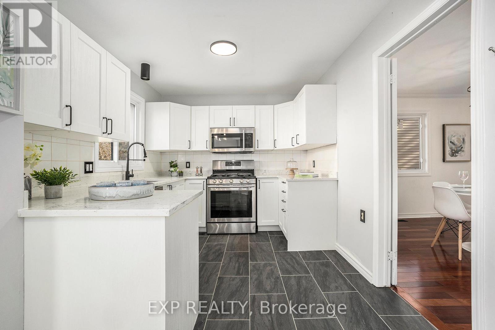 












33 BRIDLE PARK DRIVE

,
Ottawa,




Ontario
K2M2E2

