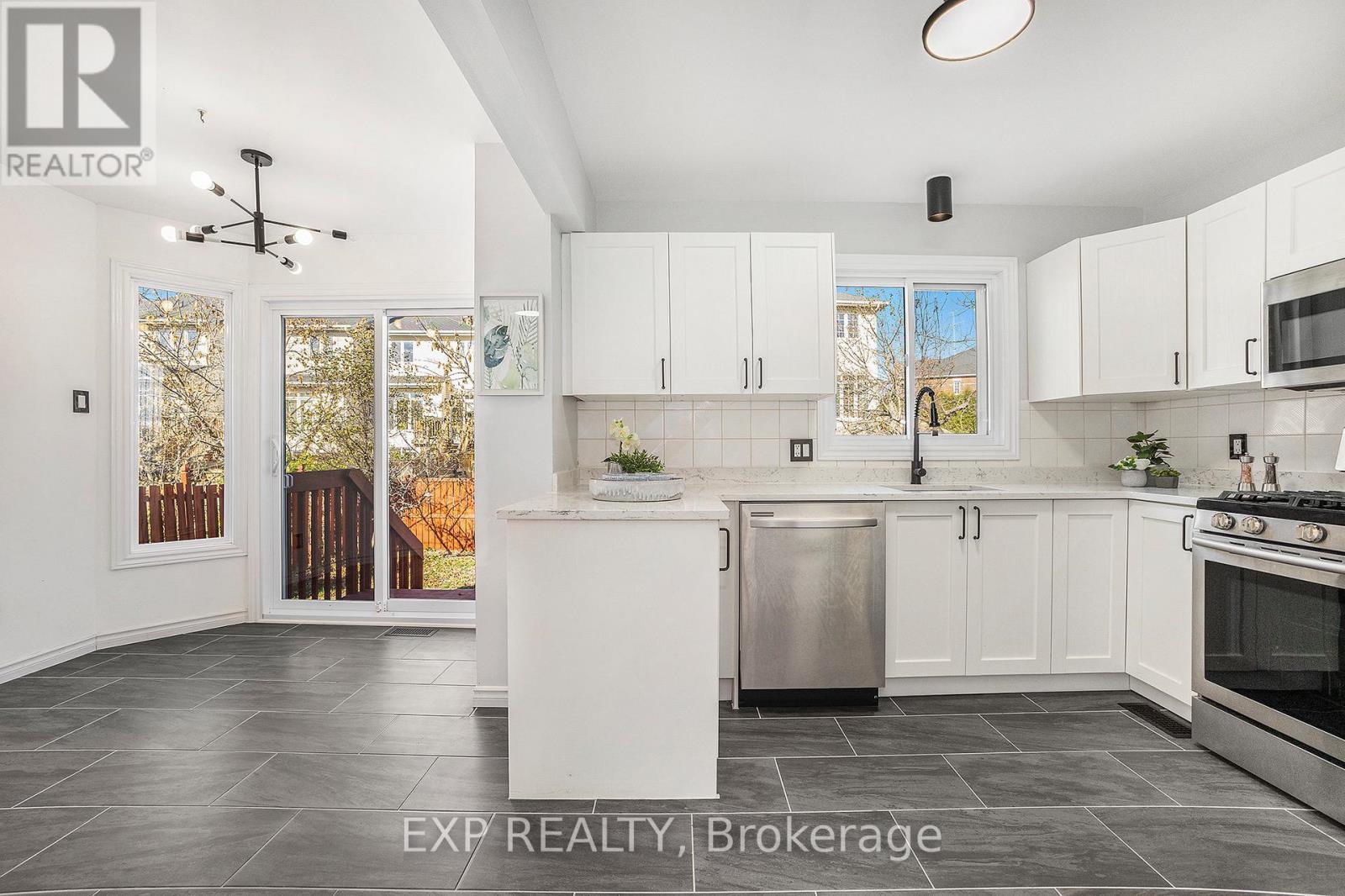 












33 BRIDLE PARK DRIVE

,
Ottawa,




Ontario
K2M2E2

