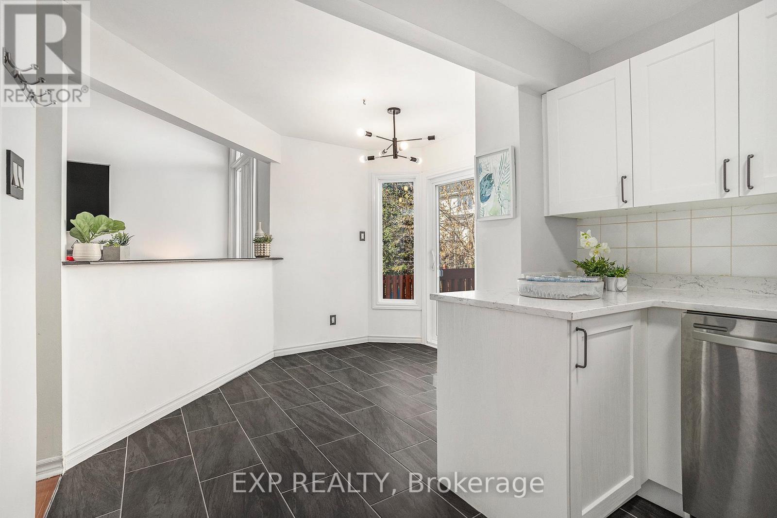 












33 BRIDLE PARK DRIVE

,
Ottawa,




Ontario
K2M2E2

