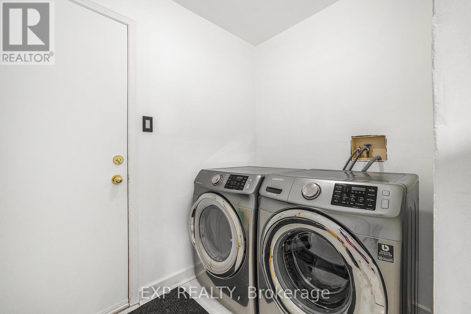 












33 BRIDLE PARK DRIVE

,
Ottawa,




Ontario
K2M2E2

