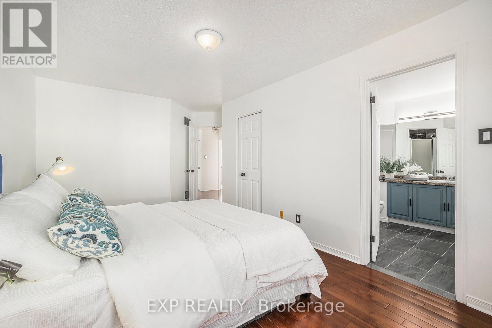 












33 BRIDLE PARK DRIVE

,
Ottawa,




Ontario
K2M2E2

