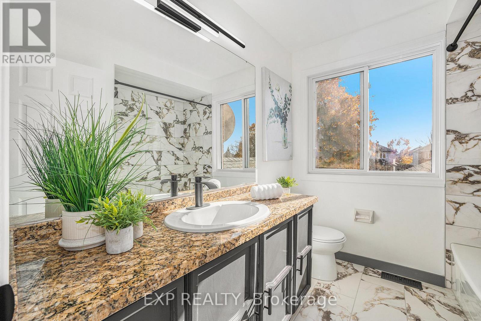 












33 BRIDLE PARK DRIVE

,
Ottawa,




Ontario
K2M2E2


