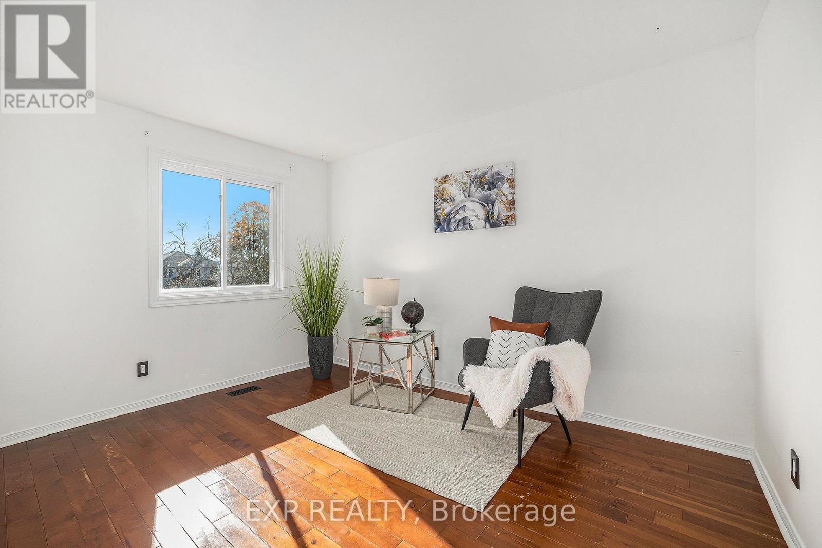 












33 BRIDLE PARK DRIVE

,
Ottawa,




Ontario
K2M2E2

