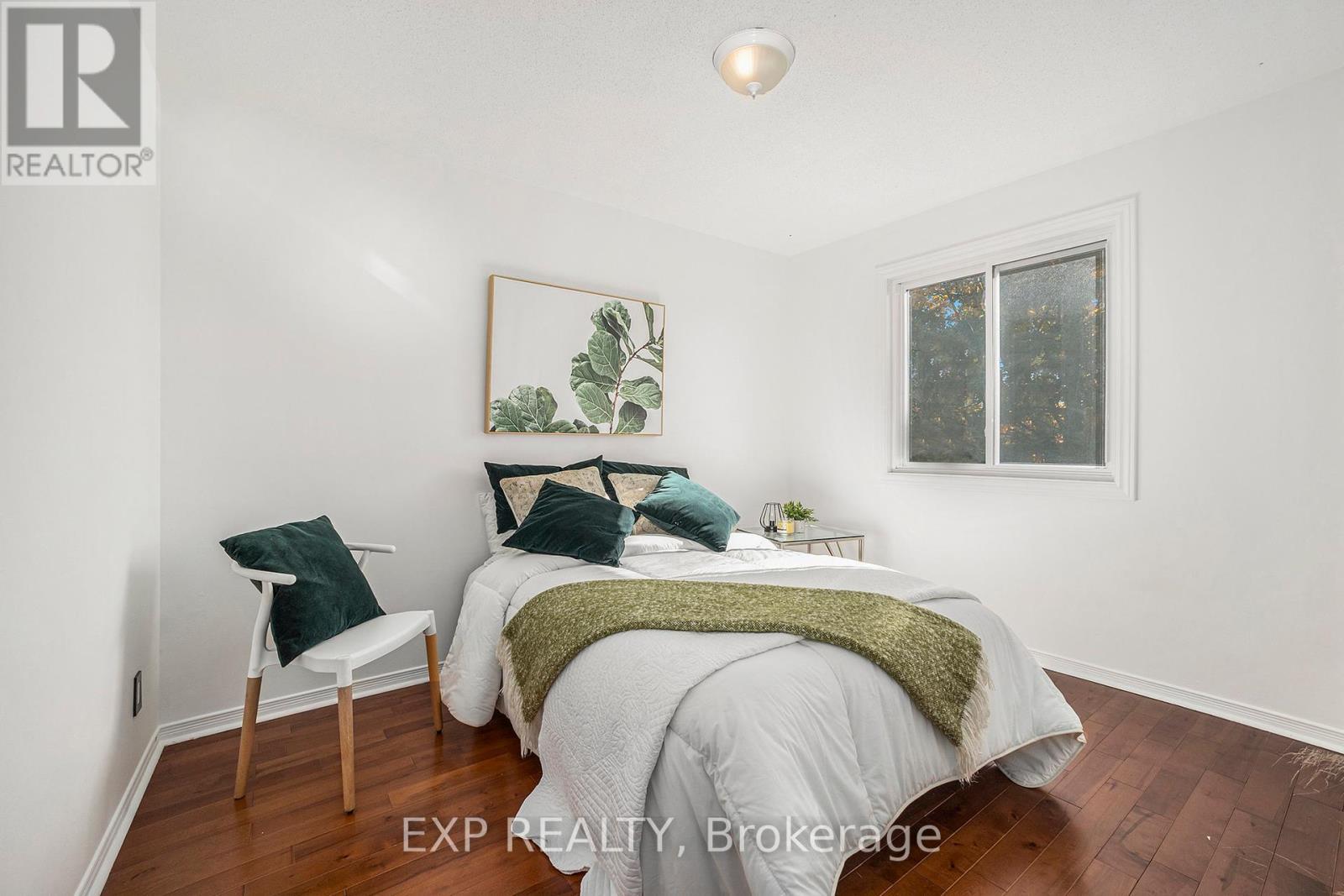 












33 BRIDLE PARK DRIVE

,
Ottawa,




Ontario
K2M2E2

