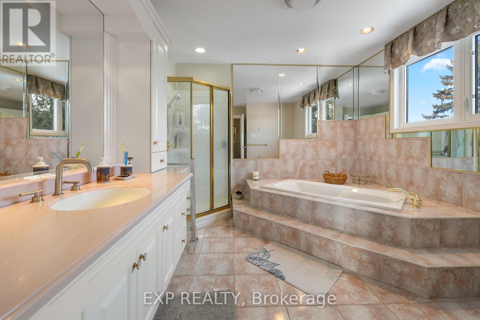 












1595 DU PARC AVENUE

,
Clarence-Rockland,




Ontario
K4K1C3

