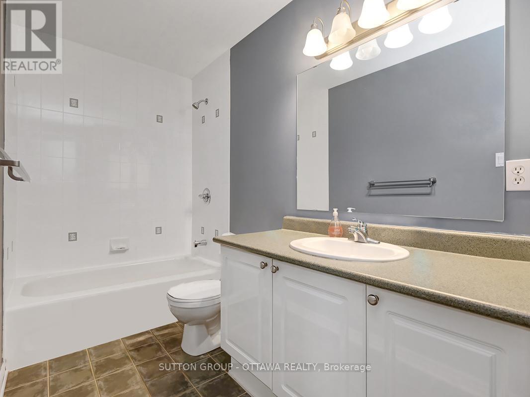 












61 VILLAGE WALK PRIVATE

,
Ottawa,




Ontario
K4M1L1

