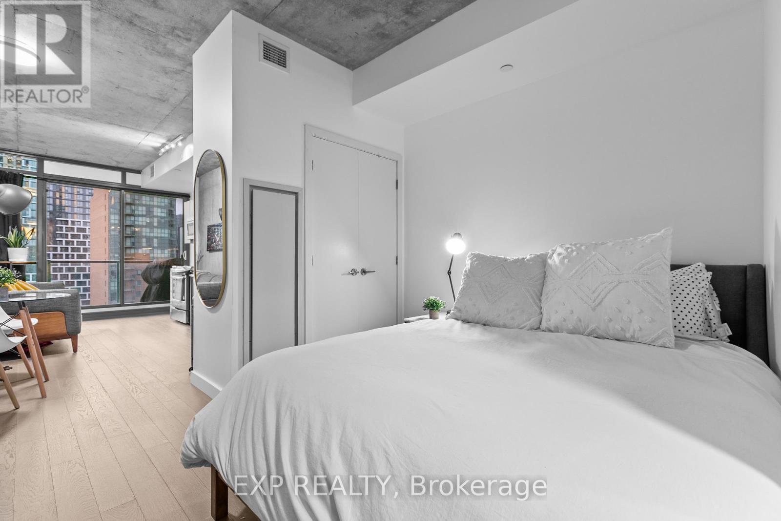 












1513 - 224 LYON STREET N

,
Ottawa,




Ontario
K1R0C1

