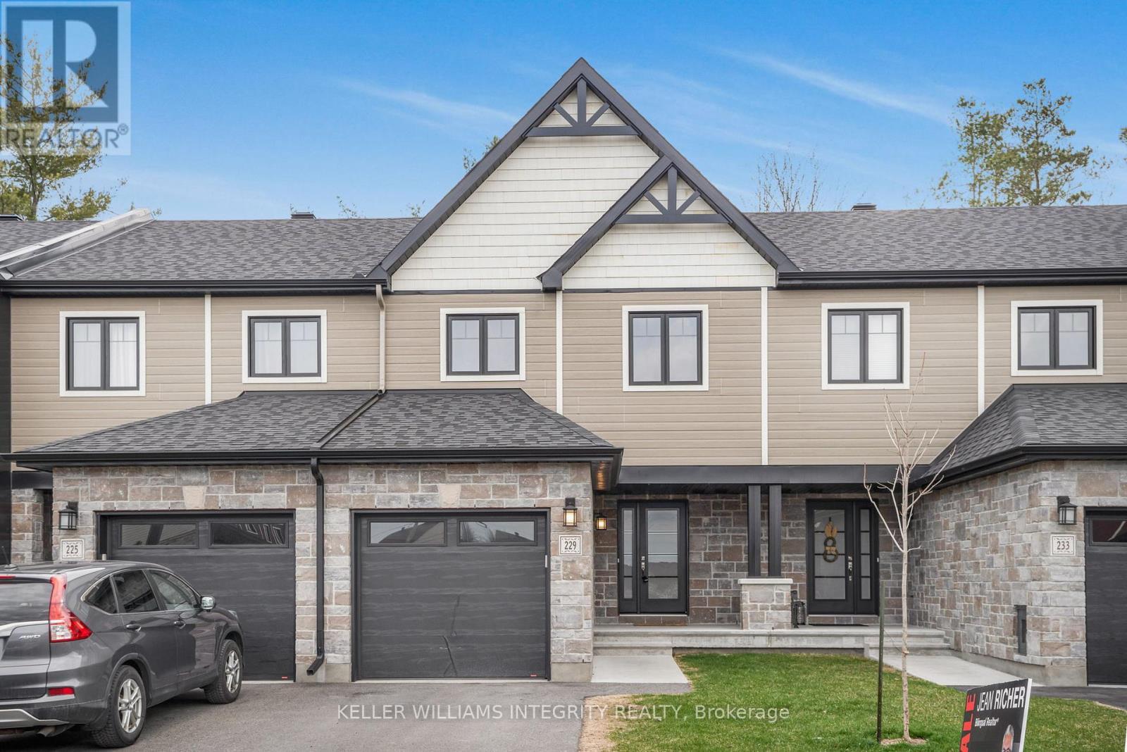 












229 DION AVENUE

,
Clarence-Rockland,




Ontario
K4K0M2

