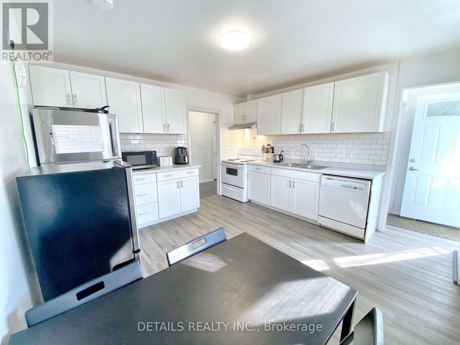 












1534 BASELINE ROAD

,
Ottawa,




Ontario
K2C0B3

