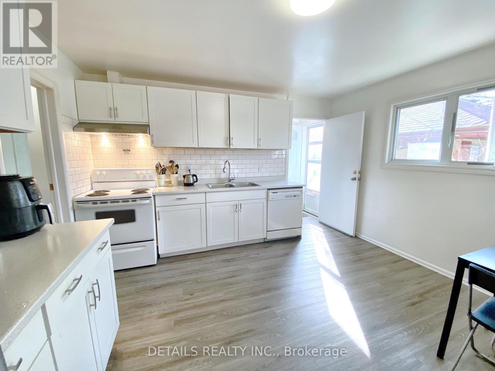 












1534 BASELINE ROAD

,
Ottawa,




Ontario
K2C0B3

