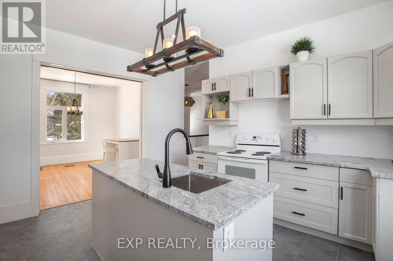 












52 HUNTERS ROAD

,
Rideau Lakes,




Ontario
K7A4S5

