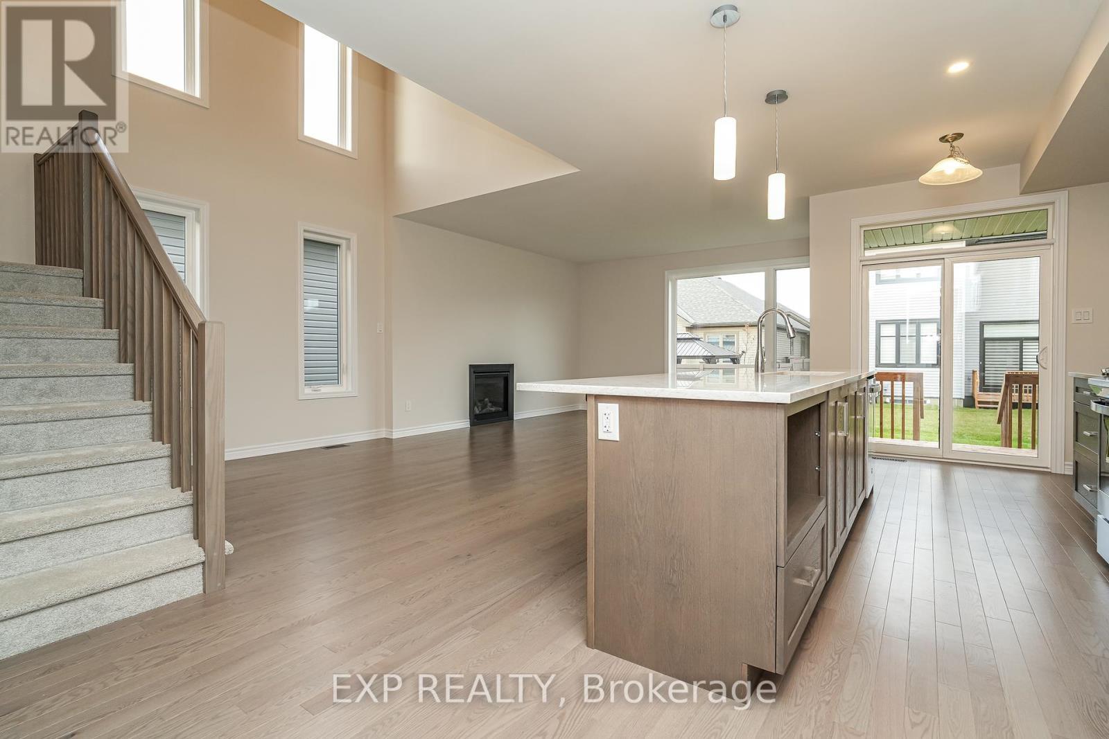 












304 OAKMONT DRIVE

,
North Grenville,




Ontario
K0G1J0

