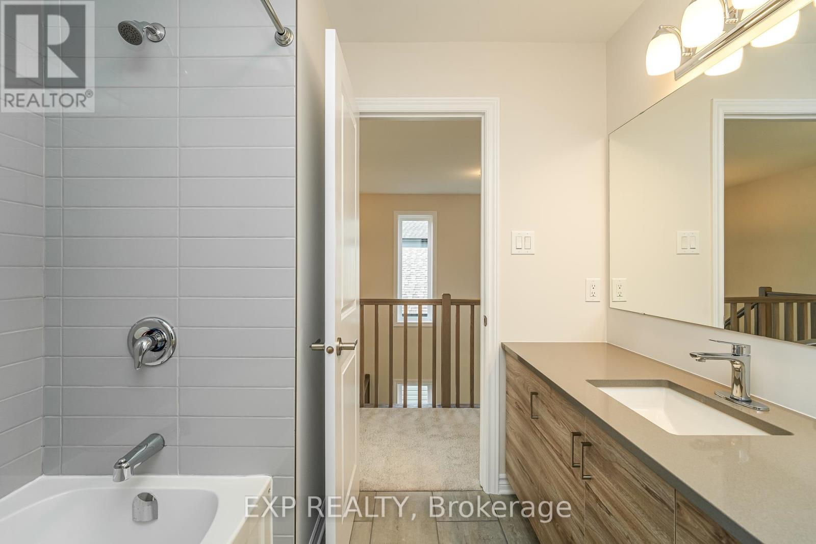 












304 OAKMONT DRIVE

,
North Grenville,




Ontario
K0G1J0

