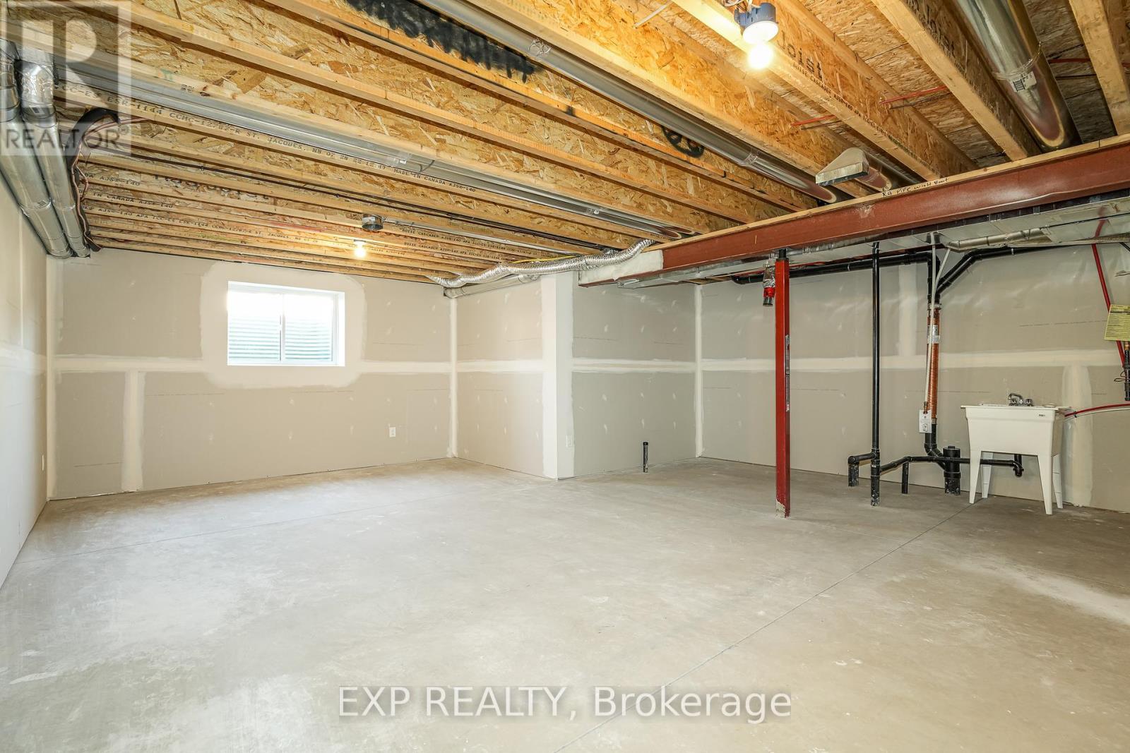 












304 OAKMONT DRIVE

,
North Grenville,




Ontario
K0G1J0

