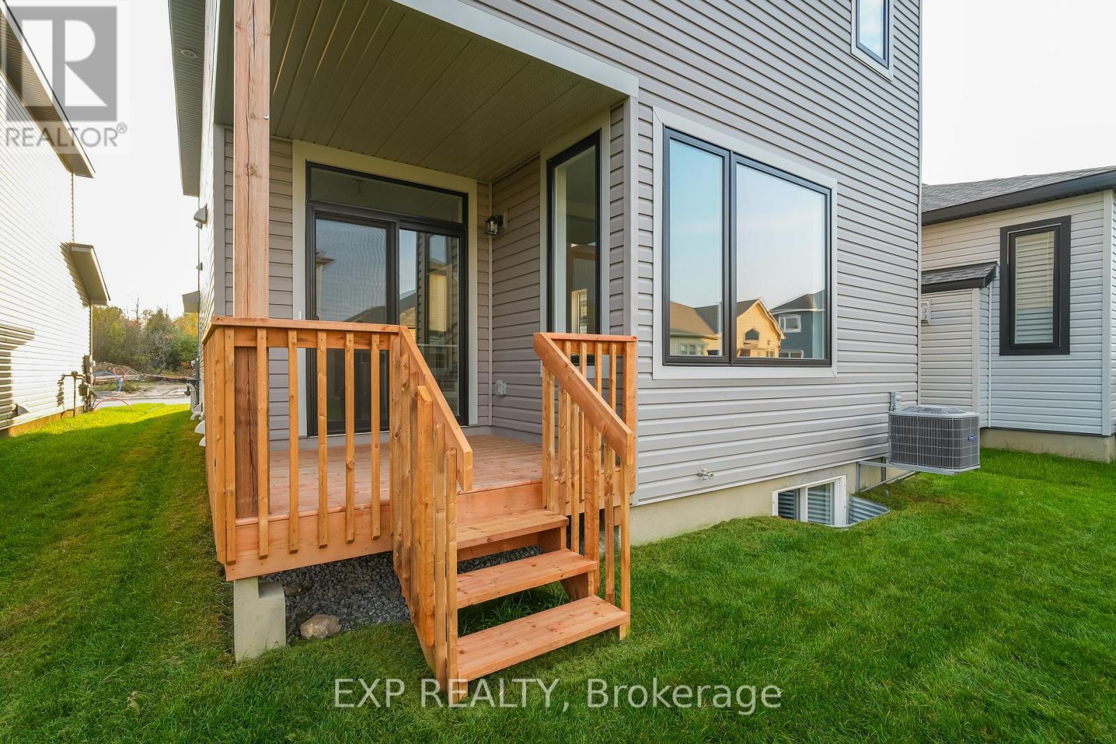 












304 OAKMONT DRIVE

,
North Grenville,




Ontario
K0G1J0

