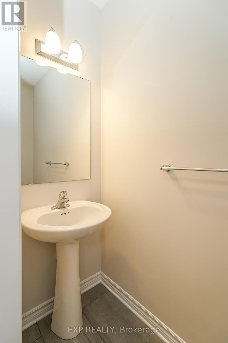 












304 OAKMONT DRIVE

,
North Grenville,




Ontario
K0G1J0

