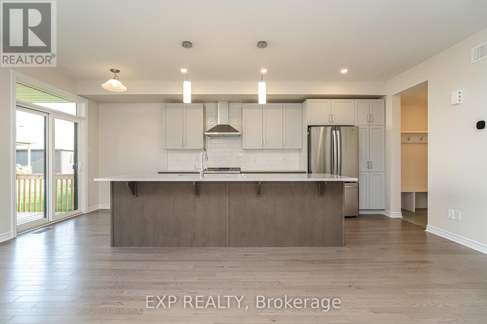 












304 OAKMONT DRIVE

,
North Grenville,




Ontario
K0G1J0


