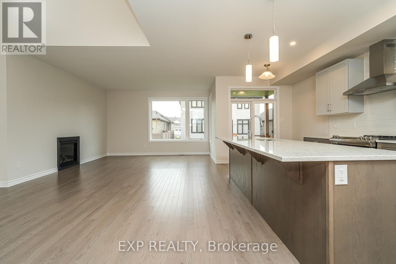 












304 OAKMONT DRIVE

,
North Grenville,




Ontario
K0G1J0

