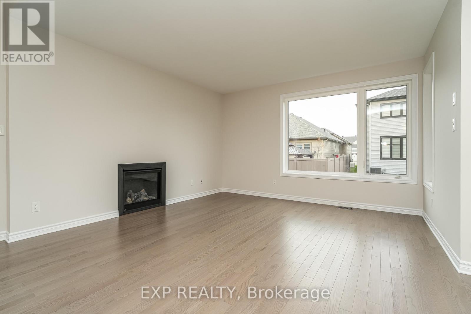 












304 OAKMONT DRIVE

,
North Grenville,




Ontario
K0G1J0

