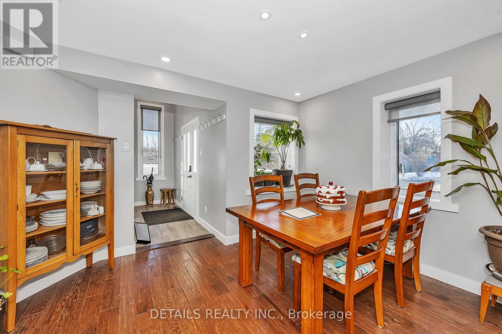 












84 EASTPARK DRIVE

,
Ottawa,




Ontario
K1B4A4

