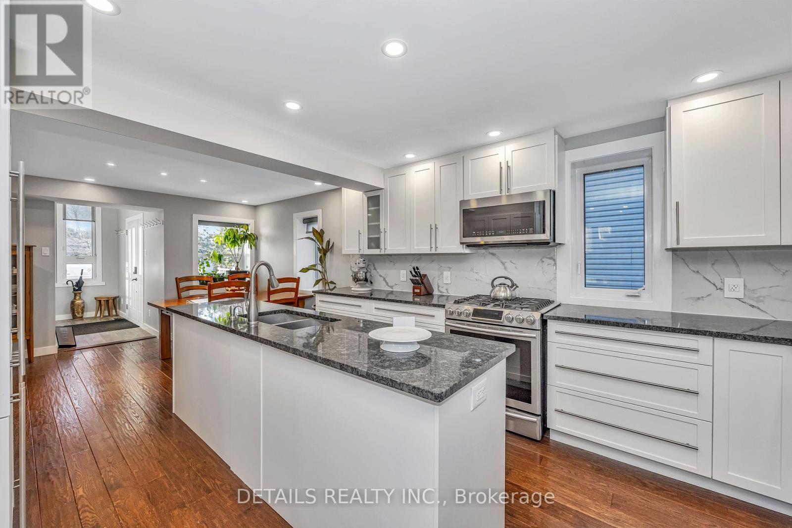 












84 EASTPARK DRIVE

,
Ottawa,




Ontario
K1B4A4

