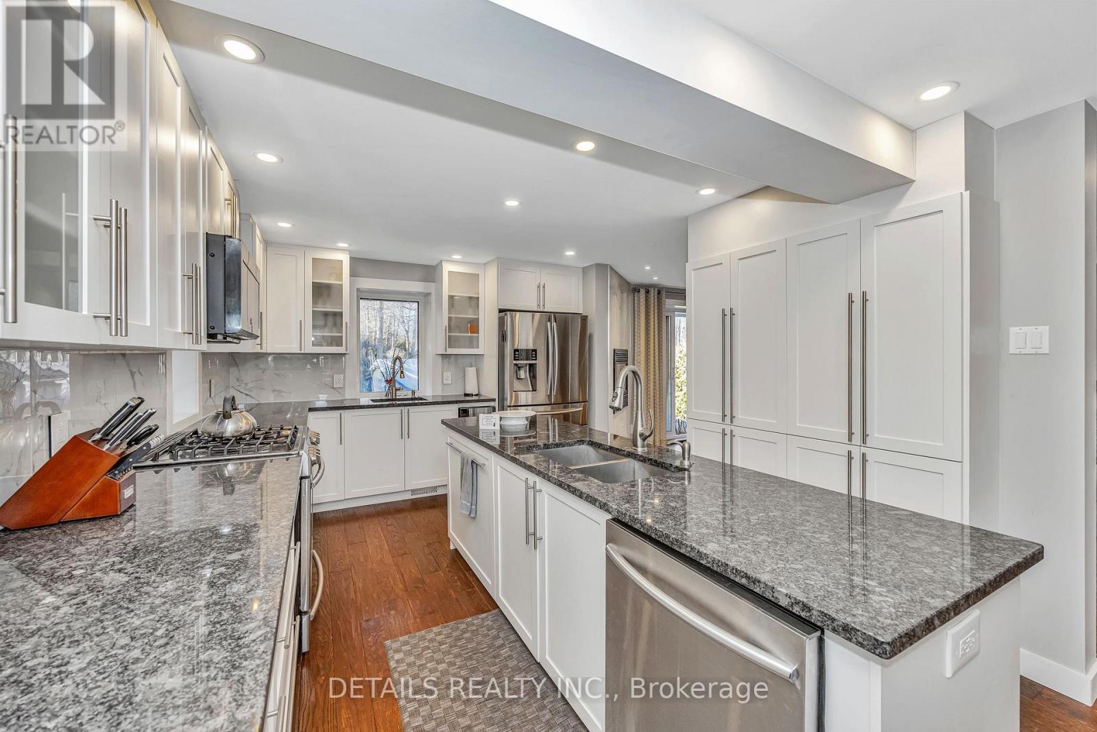 












84 EASTPARK DRIVE

,
Ottawa,




Ontario
K1B4A4

