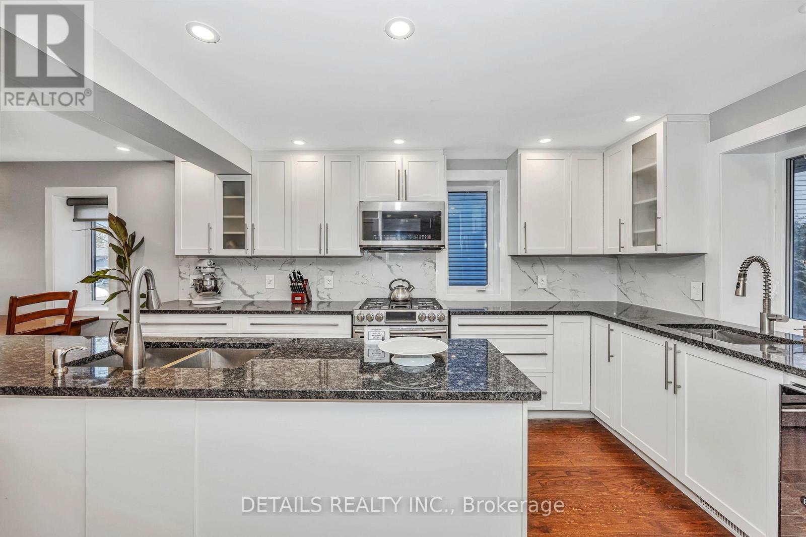 












84 EASTPARK DRIVE

,
Ottawa,




Ontario
K1B4A4

