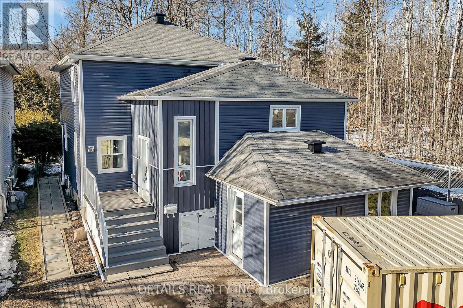 












84 EASTPARK DRIVE

,
Ottawa,




Ontario
K1B4A4

