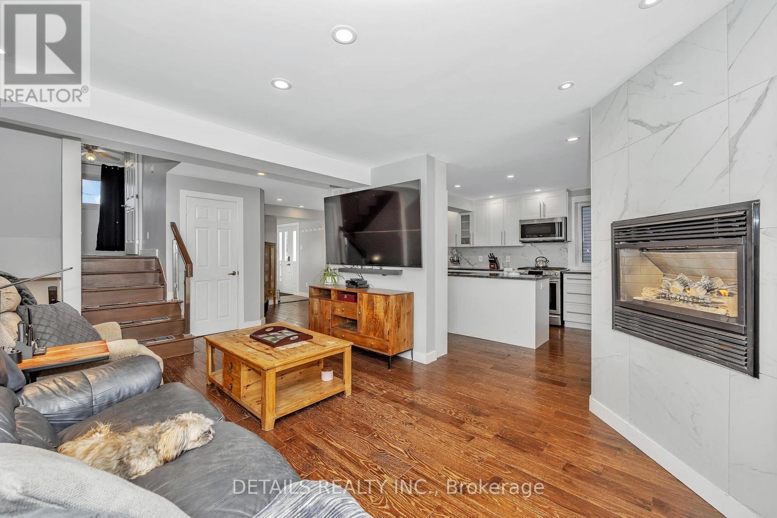 












84 EASTPARK DRIVE

,
Ottawa,




Ontario
K1B4A4

