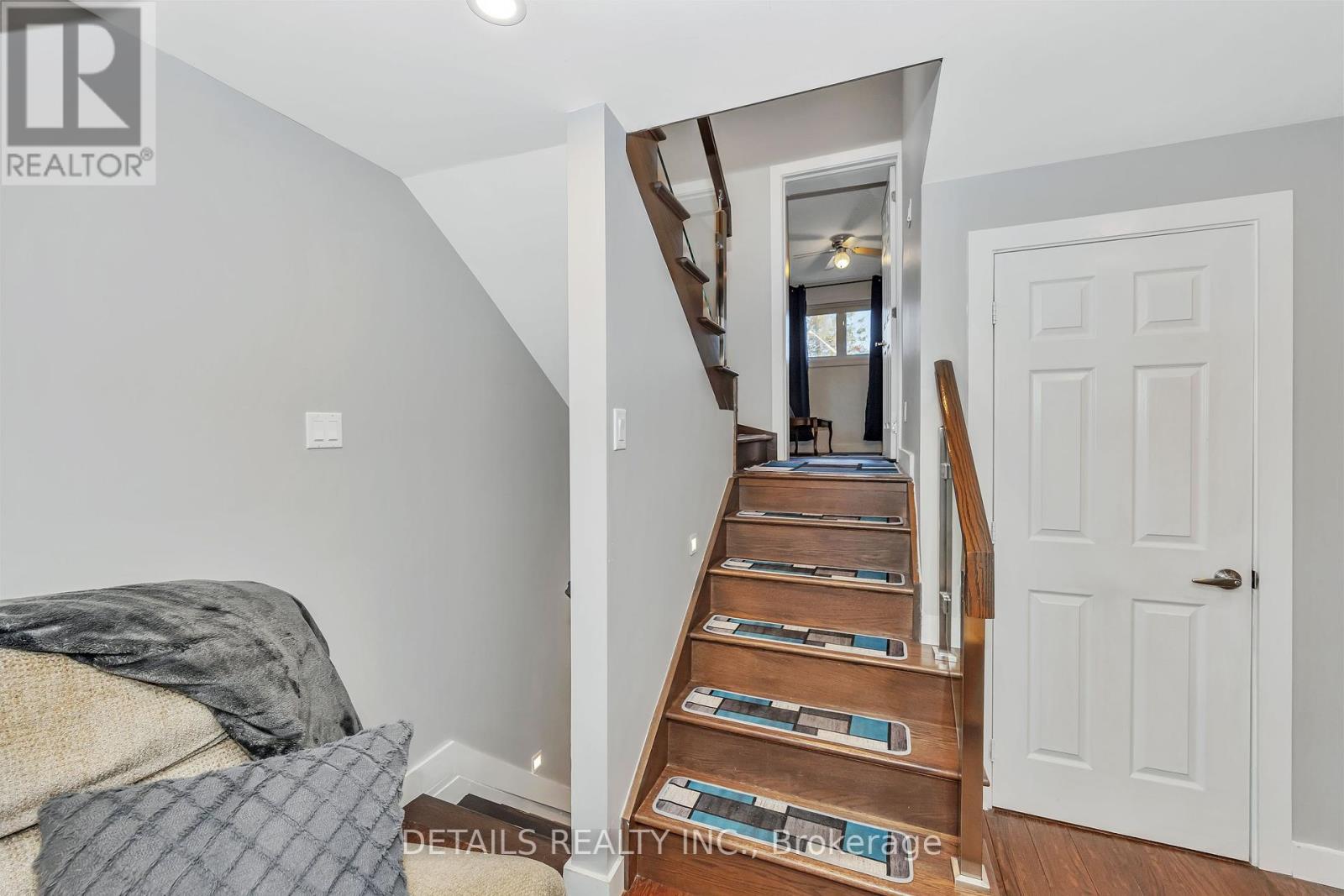 












84 EASTPARK DRIVE

,
Ottawa,




Ontario
K1B4A4

