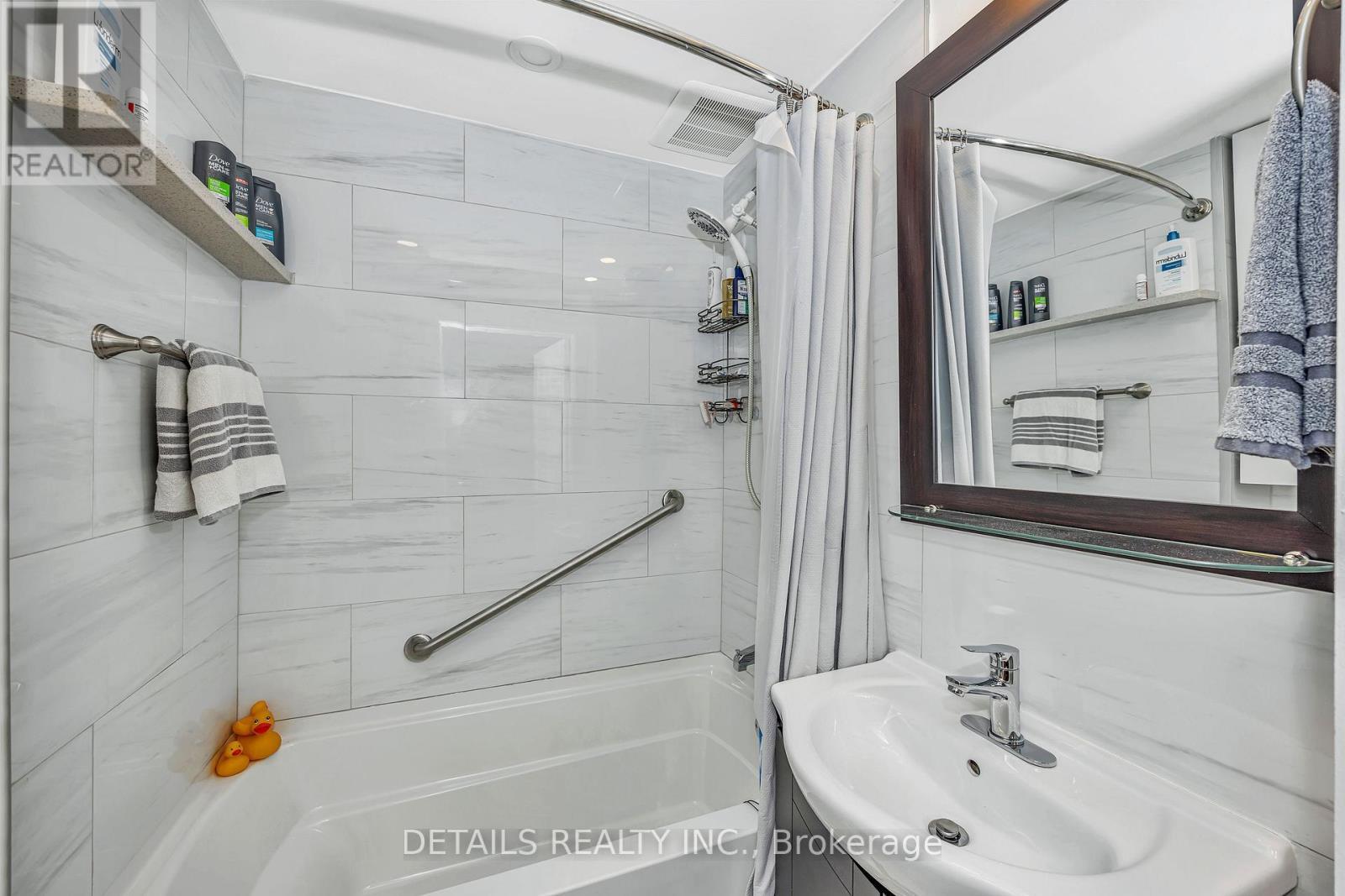 












84 EASTPARK DRIVE

,
Ottawa,




Ontario
K1B4A4

