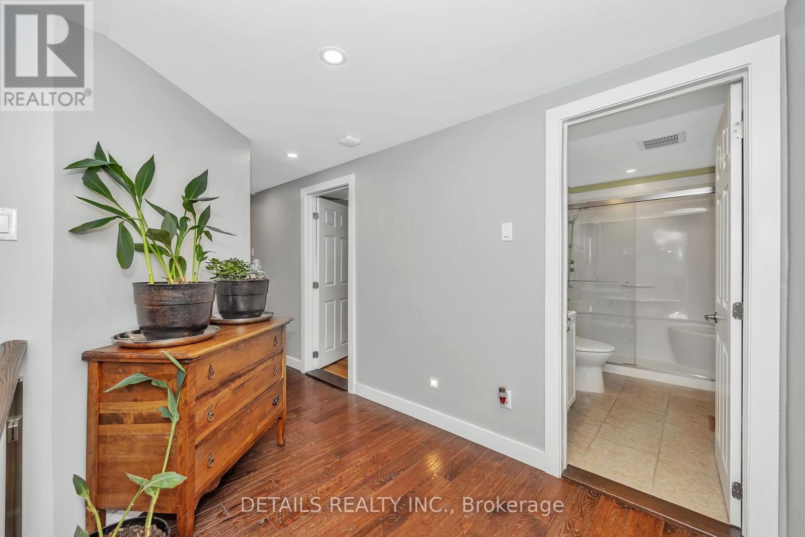 












84 EASTPARK DRIVE

,
Ottawa,




Ontario
K1B4A4

