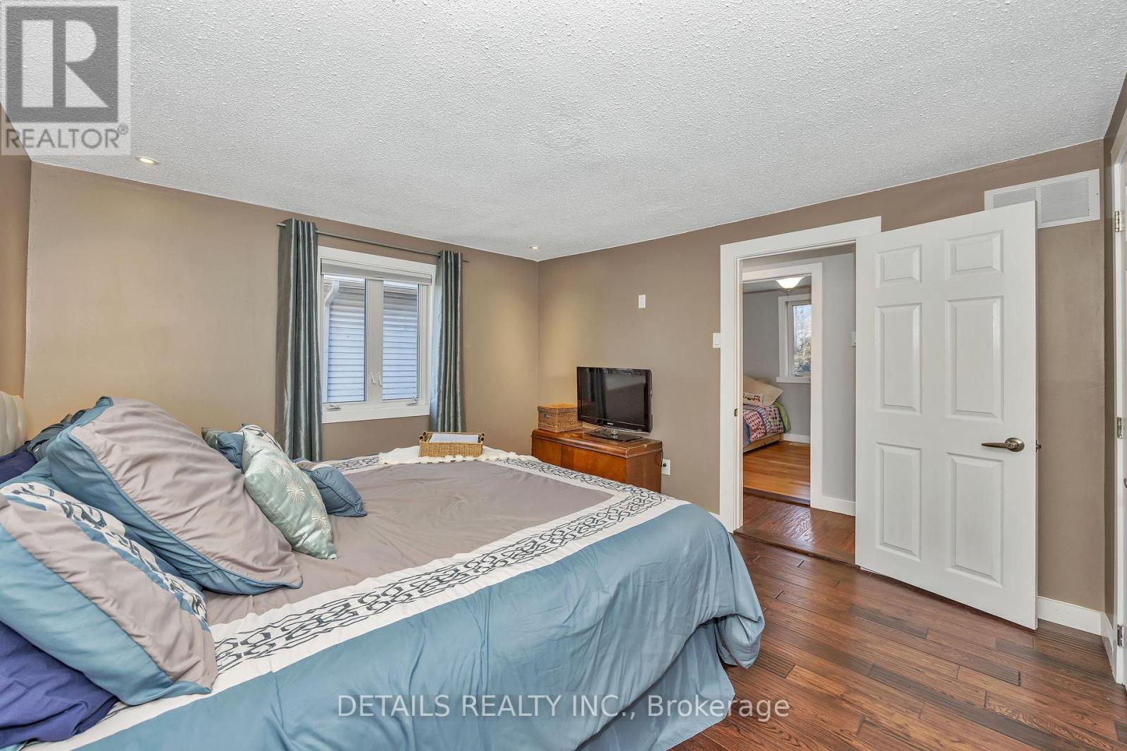 












84 EASTPARK DRIVE

,
Ottawa,




Ontario
K1B4A4

