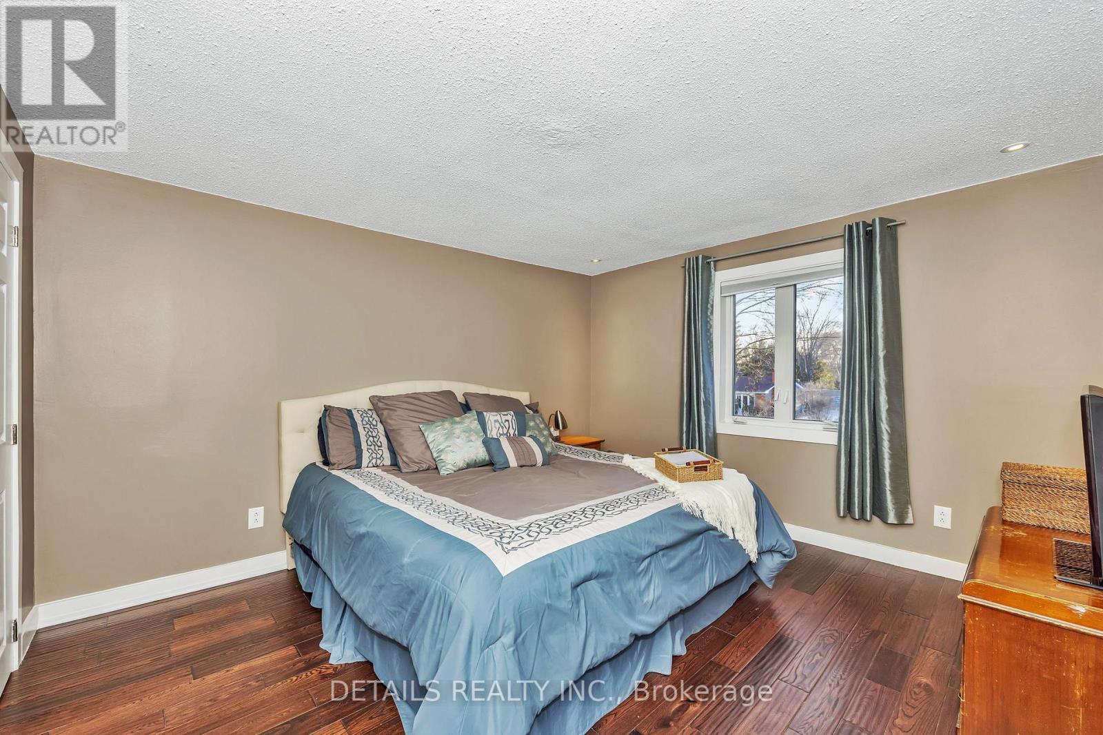 












84 EASTPARK DRIVE

,
Ottawa,




Ontario
K1B4A4

