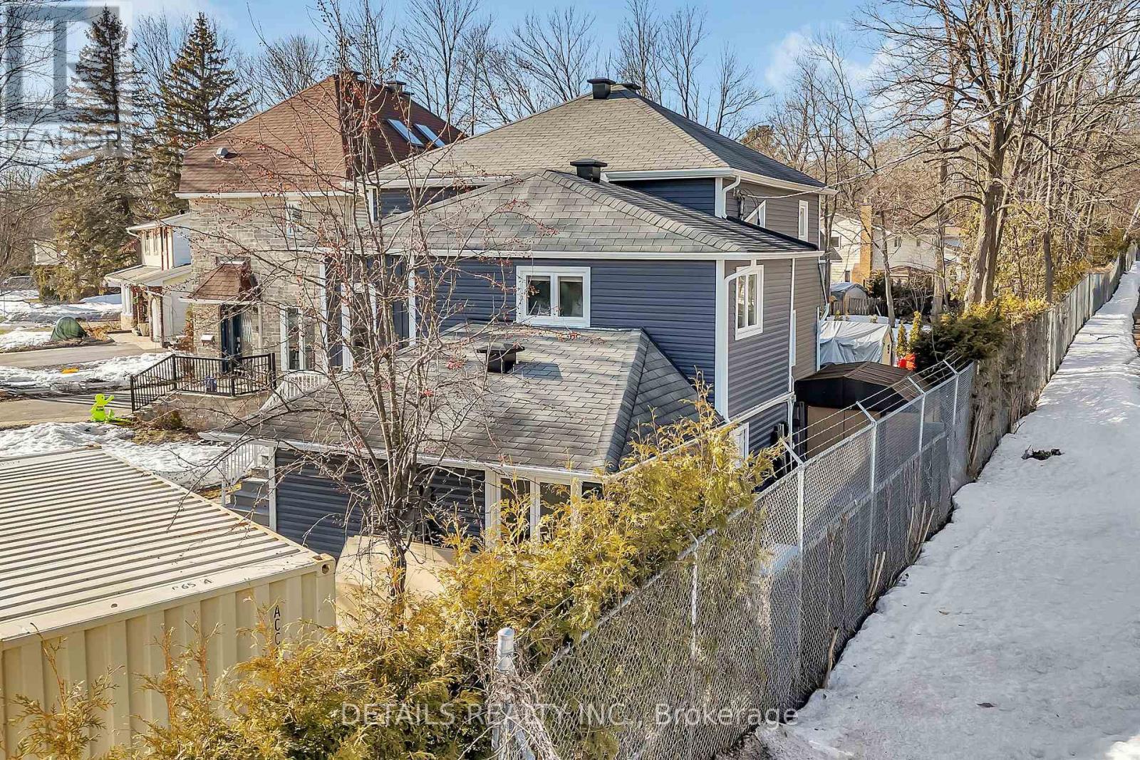 












84 EASTPARK DRIVE

,
Ottawa,




Ontario
K1B4A4


