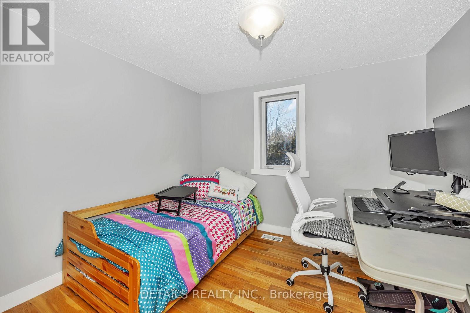 












84 EASTPARK DRIVE

,
Ottawa,




Ontario
K1B4A4


